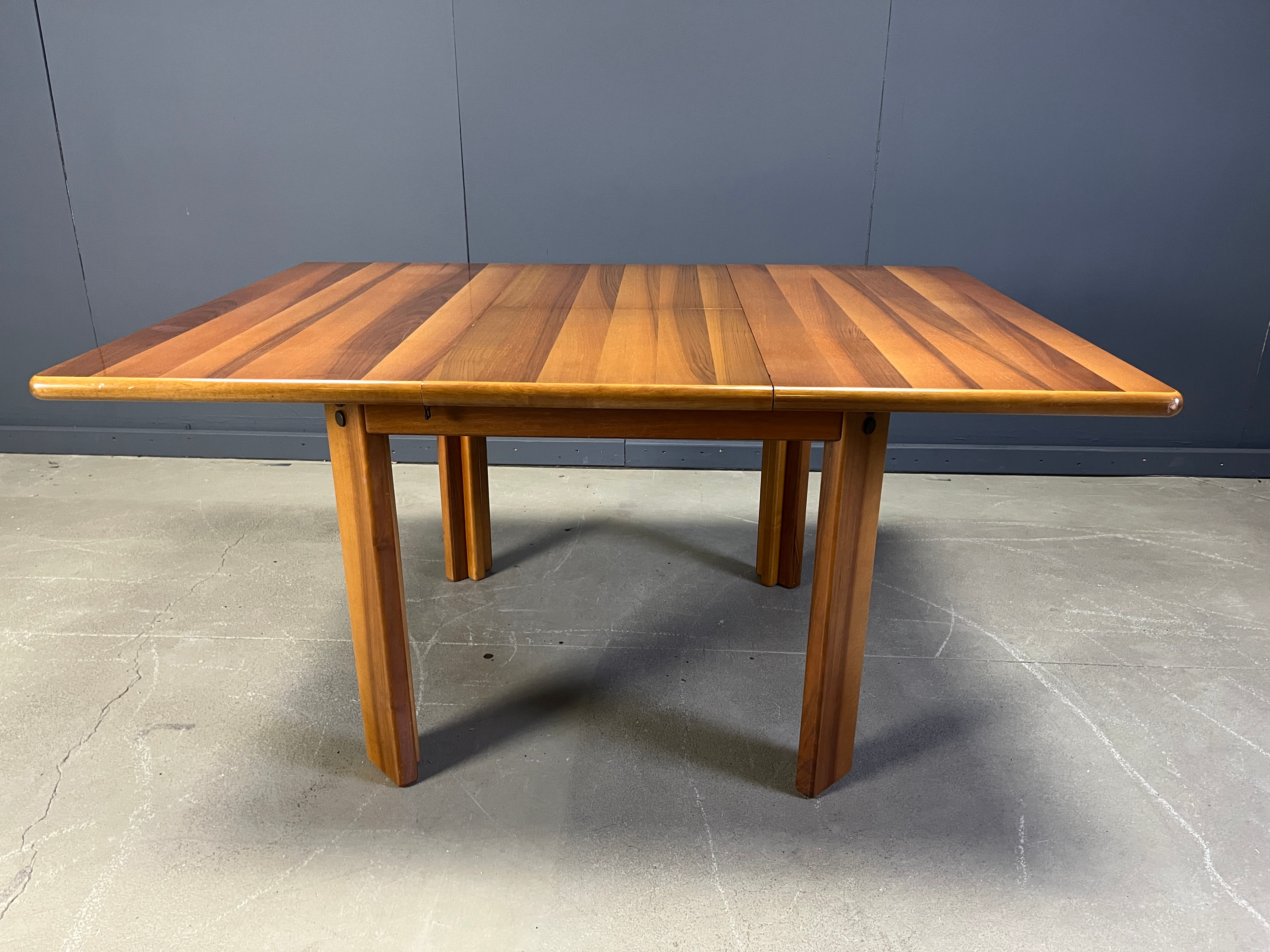 Vintage wooden dining table by Molteni, 1970s