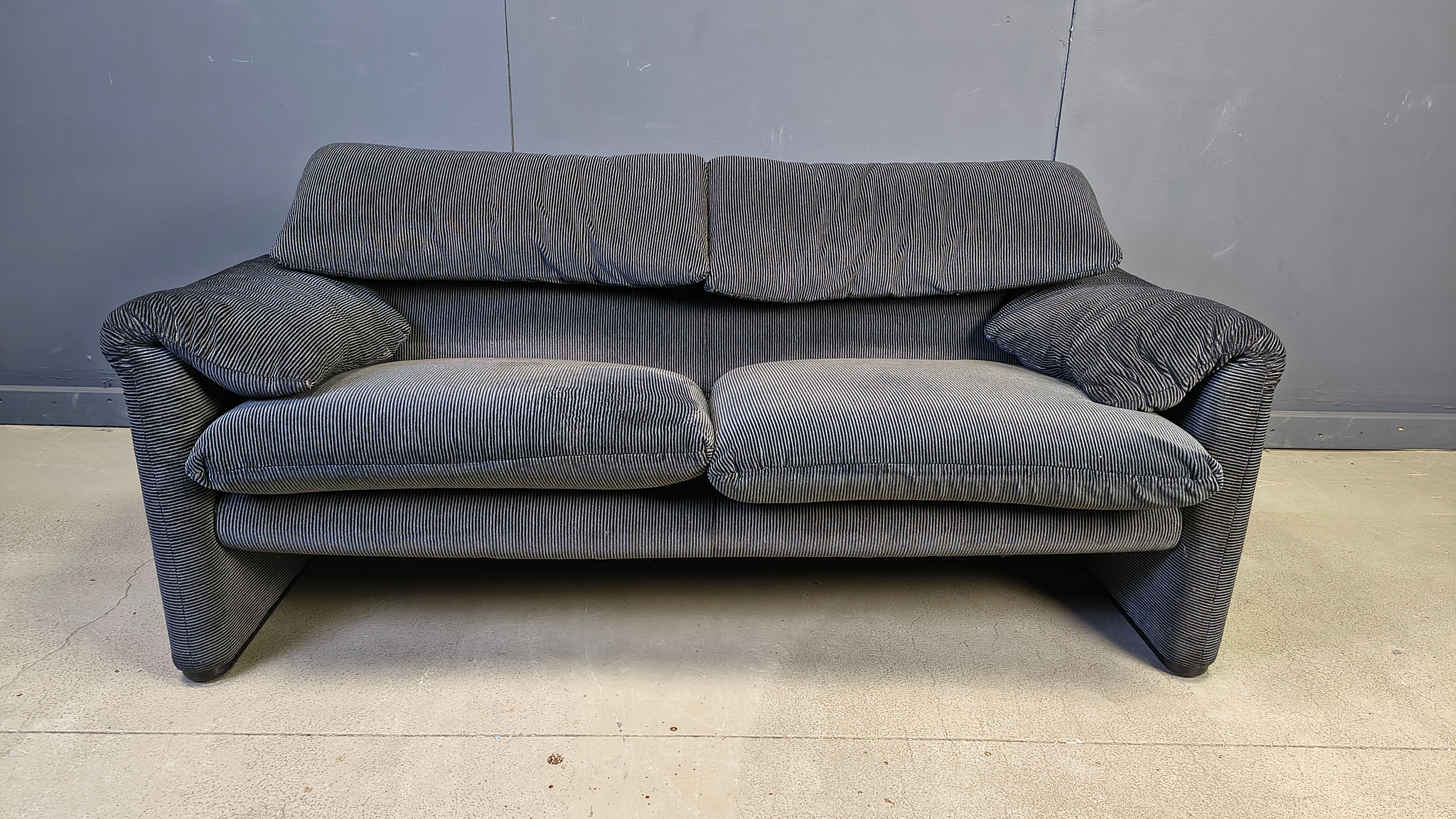 Maralunga sofa by Vico Magistretti for Cassina