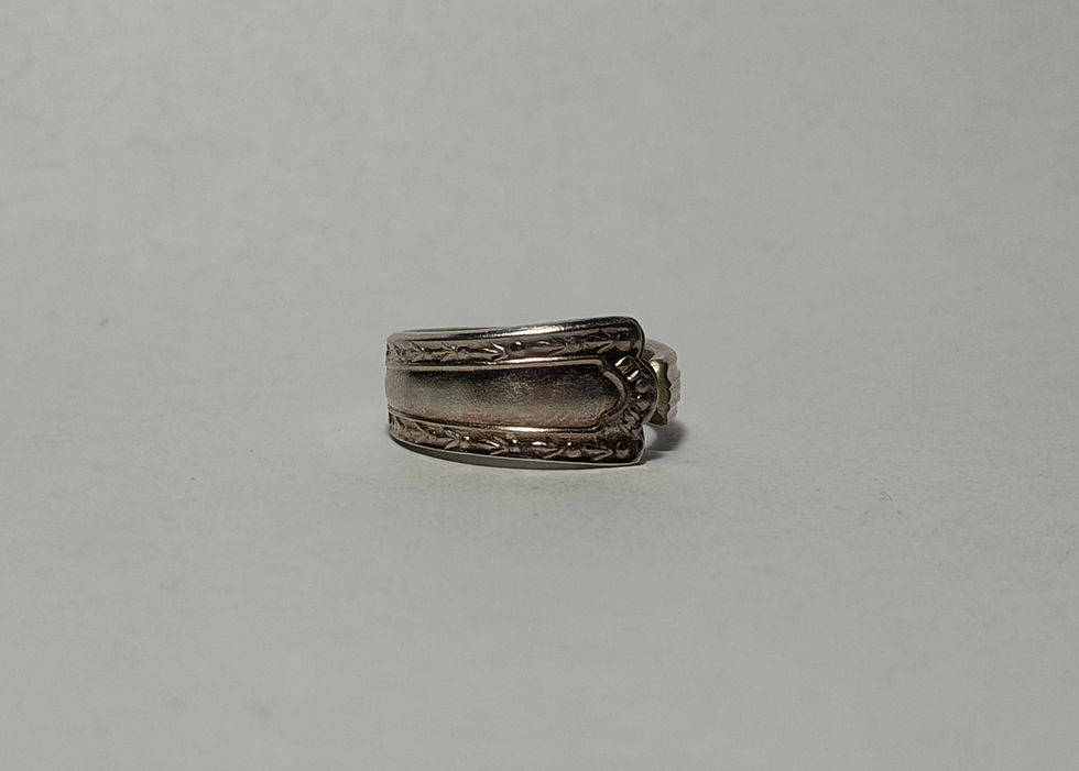 Thumbnail: Silver Ring 9 with ornate engraved vintage pattern