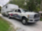 Camion tractant la remorque