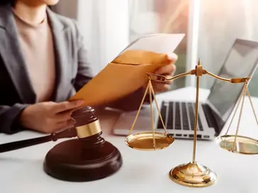 WHY THE FIRST MEETING WITH YOUR FAMILY LAWYER IS SO IMPORTANT – AND HOW TO PREPARE