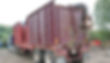 Camion qui transporte un conteneur rouge
