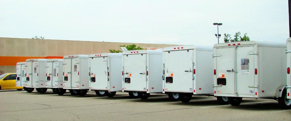 Rangées de petits trailers