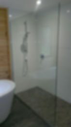 Finition intérieure d’une douche en céramique