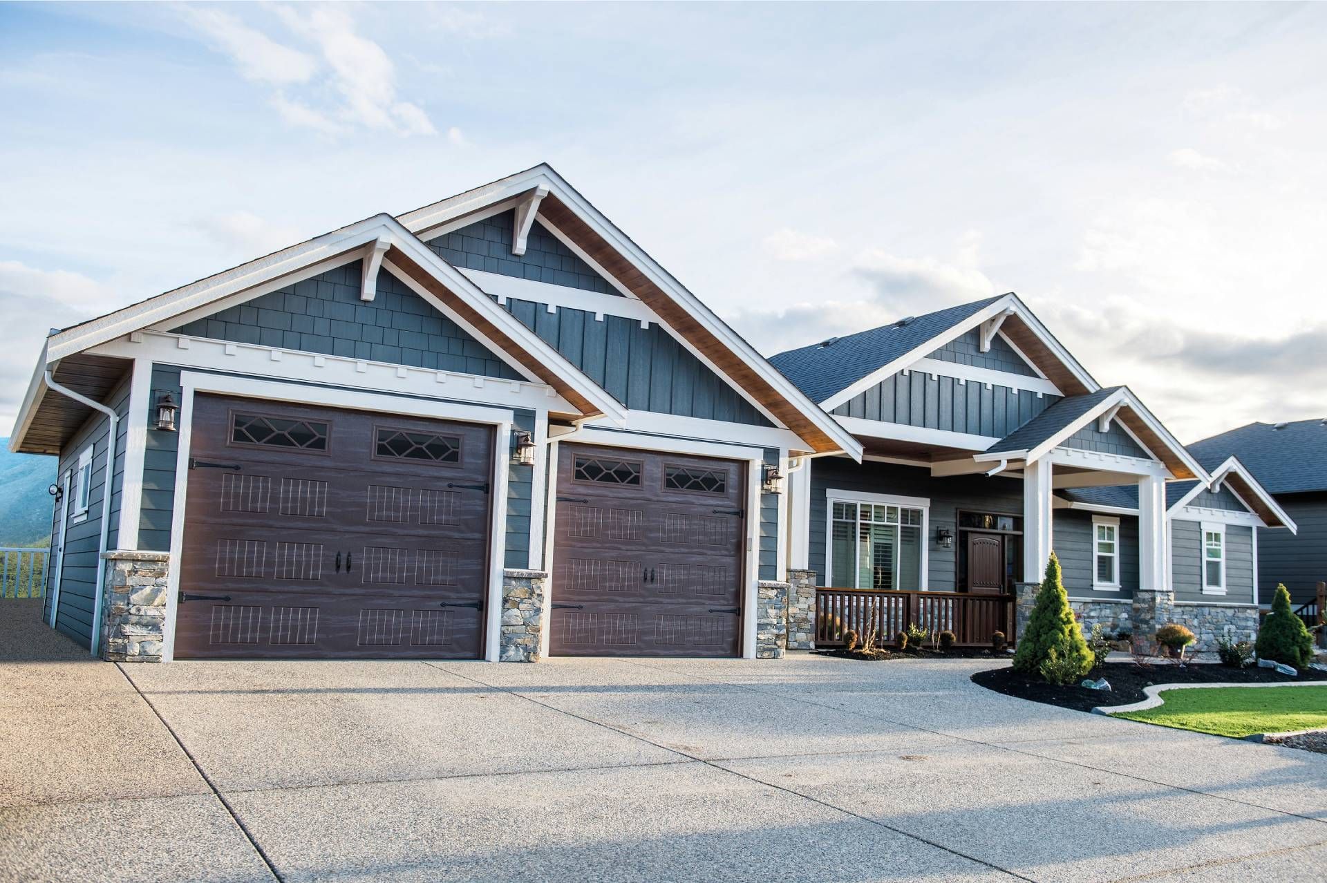 Red Deer Overdoor photo 1