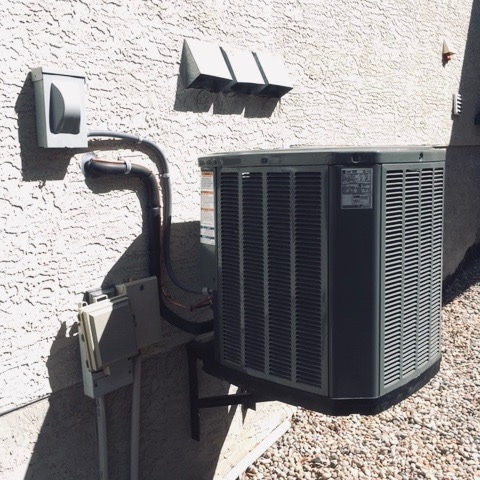 Air conditioning machine mounted at wall