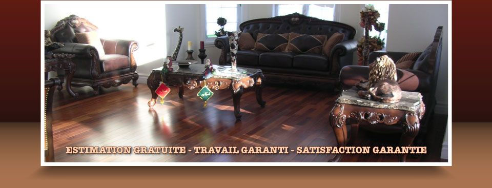 Estimation gratuite - travail garanti - satisfaction garantie / Un salon avec un plancher à bois franc