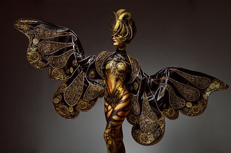 Dame aux ailes de papillon sculpture