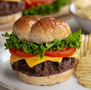 Hamburger au fromage, laitue, tomate et steak