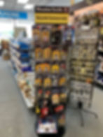 porte-clés et serrure disposés dans un magasin