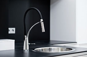 view of a faucet and washbasin
