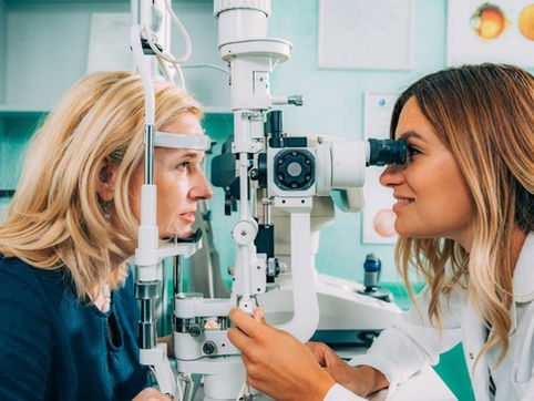 WHEN SHOULD YOU SEE AN EYE DOCTOR?