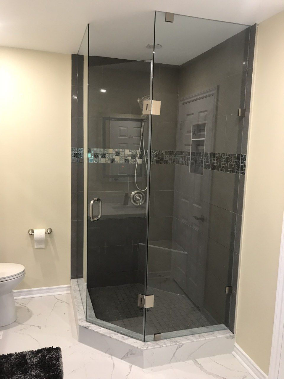glass bathroom partition