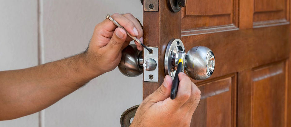WHAT DOES AN EMERGENCY LOCKSMITH DO?