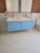 une vue du lavabo de salle de bain installé