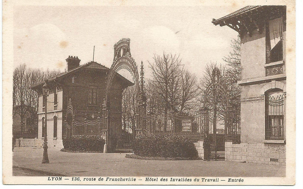 L'Hôtel des Invalides du Travail - l'entrée vue de l'est