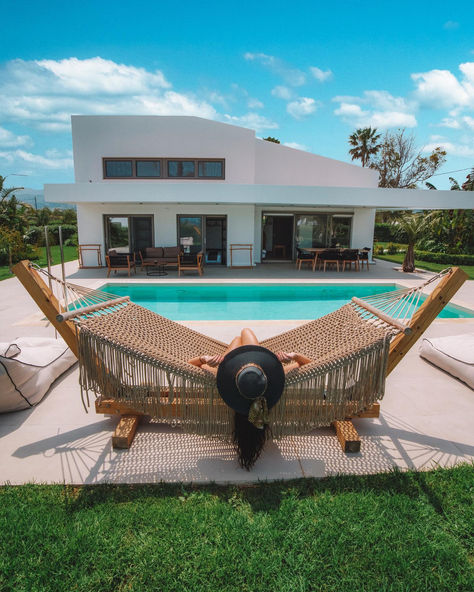 Escape to Taf Villas, luxurious beach villas on the captivating Kos Island in Greece, and enjoy a perfect vacation with a refreshing pool amidst the stunning Mediterranean surroundings.