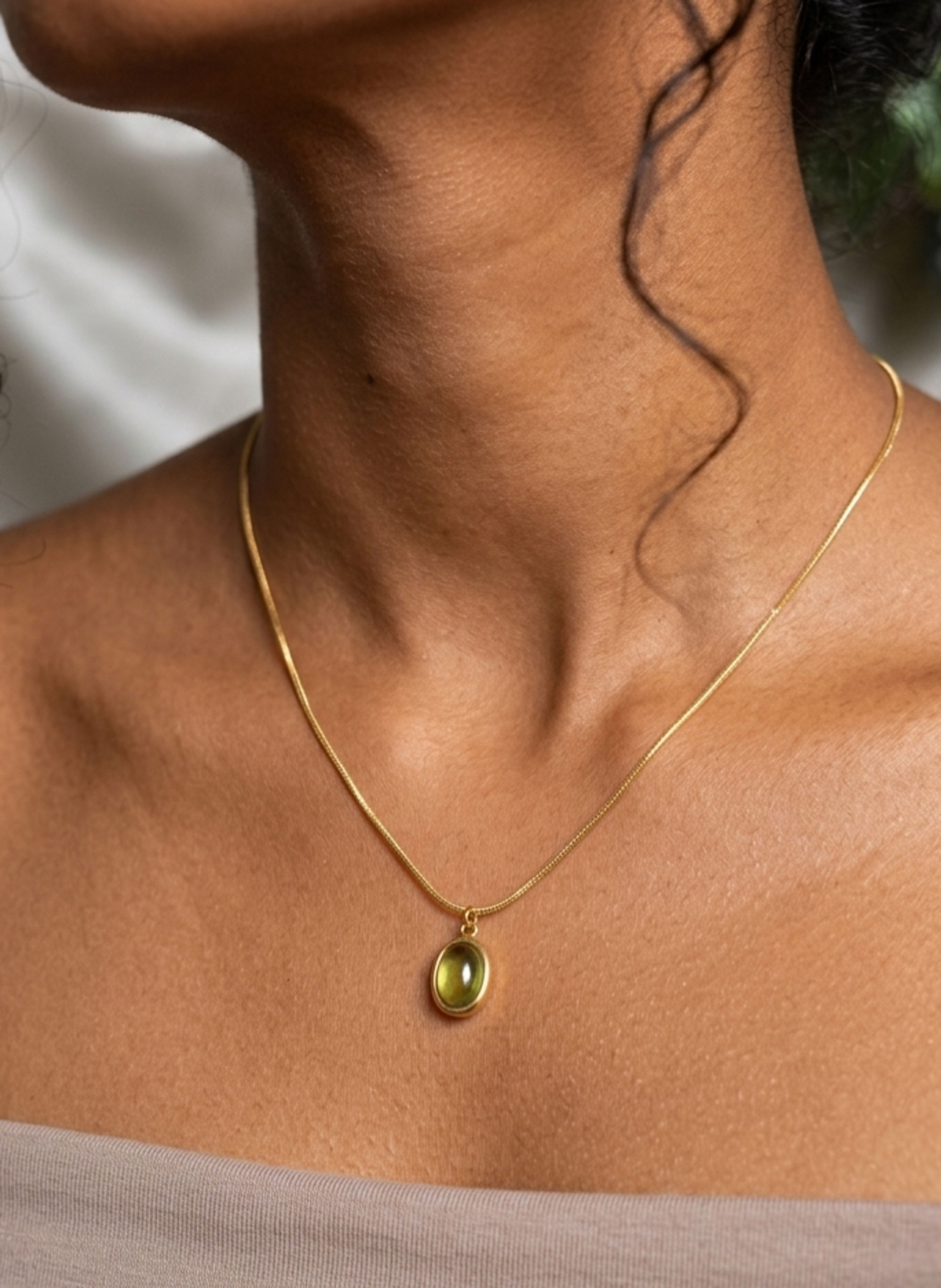 Emerald Glow Pendant Necklace