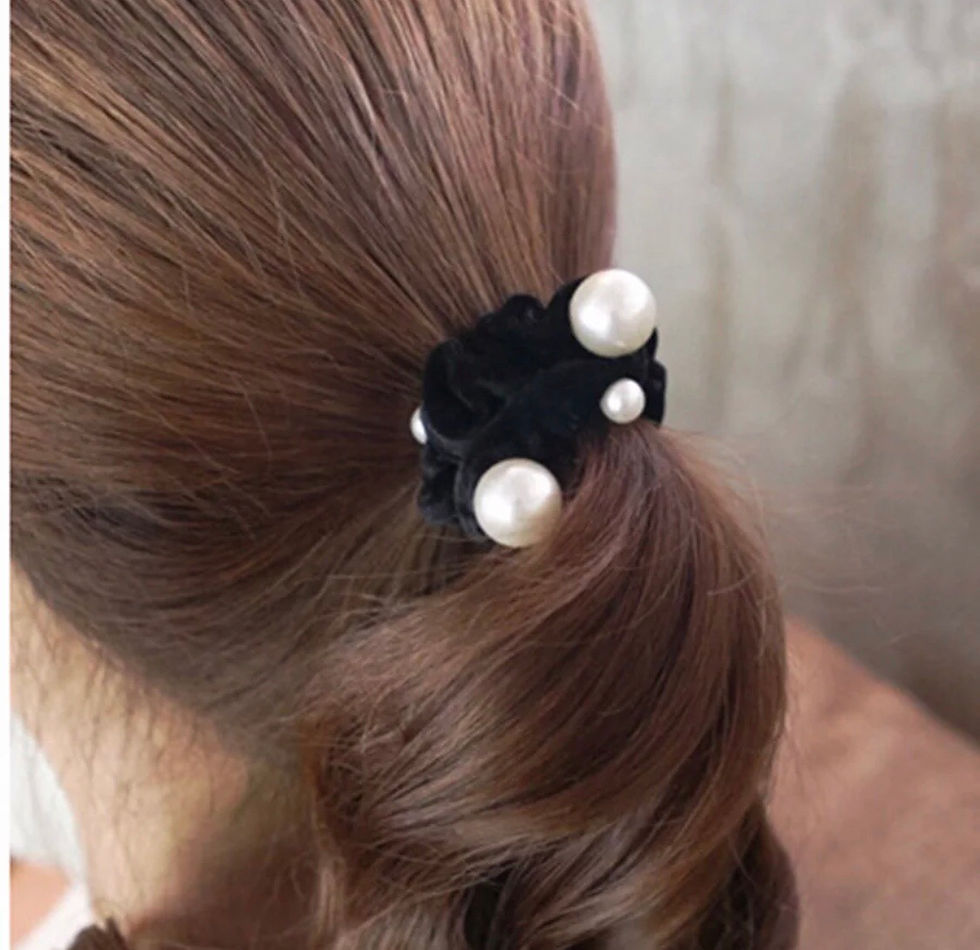 Miniaturbild: Haargummi Scrunchy Samt mit Perlen Schwarz