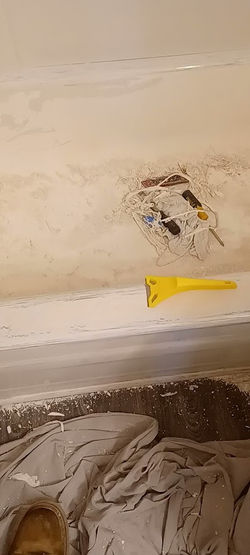 cleaning bathtub before new paint