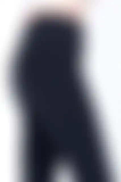 Kadın siyah tayt detaylı görünümü