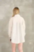 Beyaz kumaş detaylı uzun kollu bluz