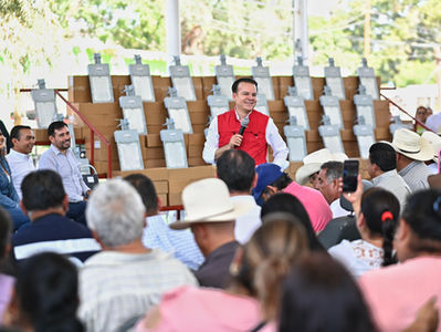 Habitantes de Lerdo y Gómez reconocen a Esteban por mejorar la iluminación y la seguridad