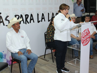 Zapatos escolares, deportivos
y mochilas para todos los niños