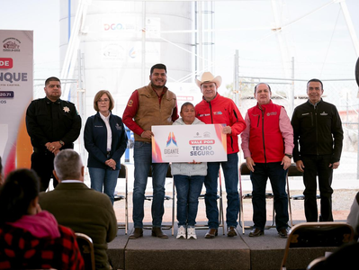 Esteban Villegas entrega acciones de vivienda y más apoyos para el desarrollo de Peñón Blanco