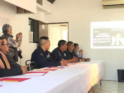 Prevención a la violencia contra la mujer a transportistas y a elementos de seguridad