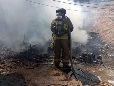 Incendio en una vivienda ubicada en la Privada Tenochtitlan de la colonia Azcapotzalco.