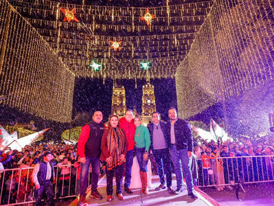 Iluminan Esteban y Toño nuestra casa con tradicional ¡Alumbrado Navideño!