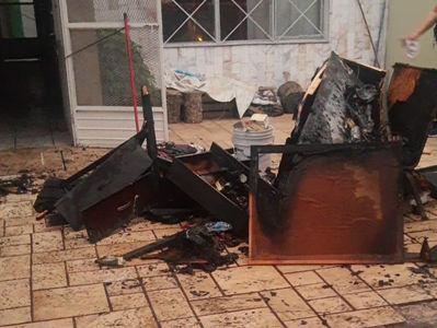 Incendio se origina por un cirio que estaba encendido