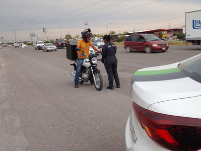 Termina campaña de sensibilización, inician sanciones a motociclista que no porten casco en Gómez