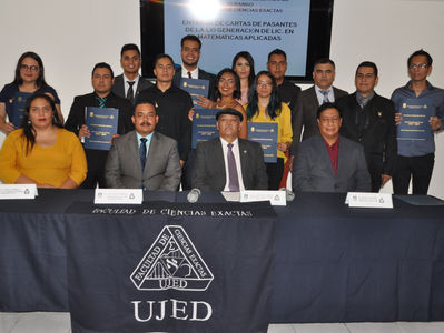 Se entregan cartas de pasantes a los integrantes de la LXI generación de licenciados en Matemáticas 