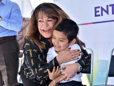 LETICIA HERERRA HACE ENTREGA DE DOMO EN JARDÍN DE NIÑOS EN RESIDENCIAL HAMBURGO