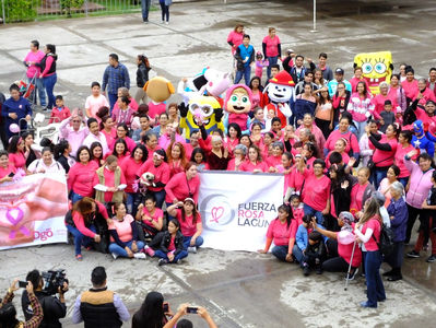 Autoridades gomezpalatinas celebran Caravana Rosa contra el cáncer de mama