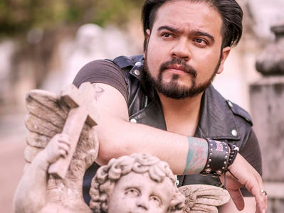 Presenta Leo Santana la exposición fotográfica,
9 años en el Oriente