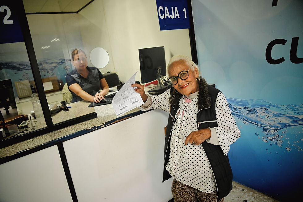 Doña Bertha celebra el respaldo de Toño Ochoa y AMD a los adultos mayores