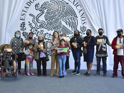 La alcaldesa Leticia Herrera entrega su sueldo a gomezpalatinos en condiciones de vulnerabilidad