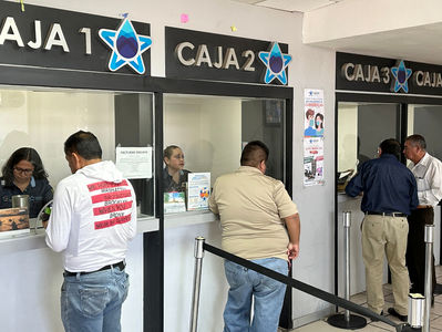 Dotan de uniformes personalizados a trabajadores del Sideapa