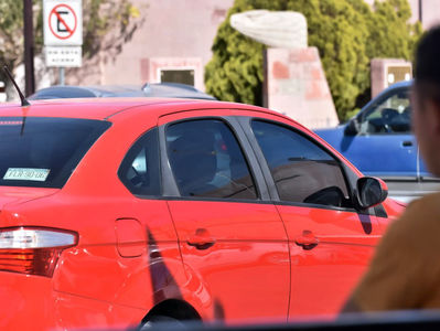 Exhorta Tránsito y Vialidad a tramitar permiso para circular con vidrios polarizados