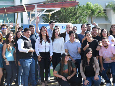 Dona Sandra Amaya material de construcción a la UTD