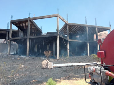 Incendio en carretera a Parral
