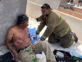 Hombre de 60 años sufre descarga eléctrica mientras pintaba en segunda planta; fue trasladado al 450