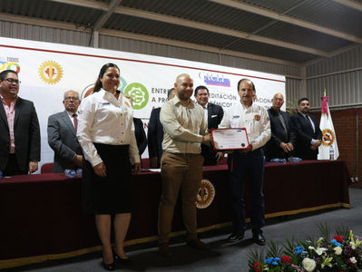 Acreditan 5 programas académicos del ITSL