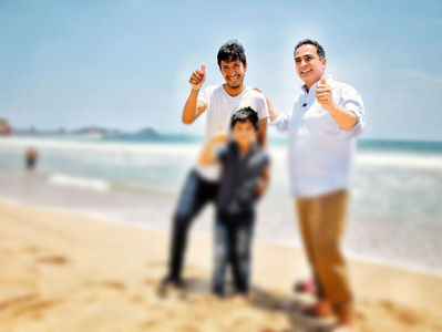 Al fin, Toñito conoce el mar y hace realidad su sueño