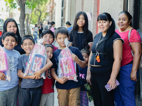 ¡Al 100 con la escuela! Apoya Toño Ochoa a más de 500 familias en este regreso a clases