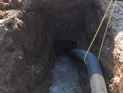 Continúa rehabilitación de redes de drenaje sanitario en Gómez Palacio