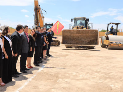 Alcalde arranca construcción de nuevo centro comercial